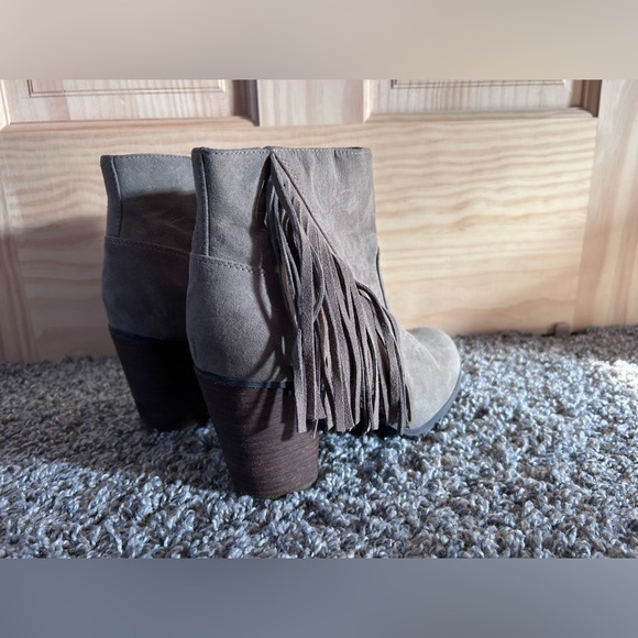 Size 10 Madden Taupe Fringe Bootie - Picture 8 of 8